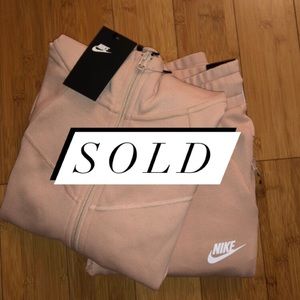 Nike Women’s Tech Fleece Tracksuit.